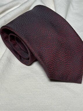 Dormeuil Paris 100% Silk Designer Tie Gray Red Geometric Luxury Made in Italy